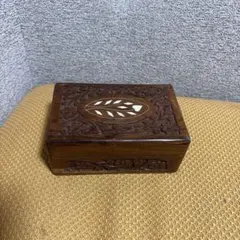 木製彫刻小型ボックス　アンティーク　アンティーク