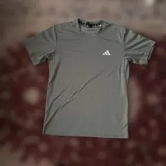 アディダス グレー Tシャツ ブラック ショートパンツ セット