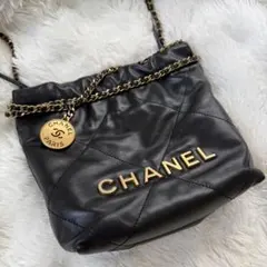 CHANEL22 ミニ　ショルダーバッグ ブラックのサムネイル
