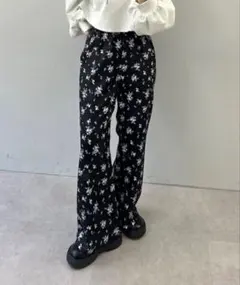 花柄カジュアルパンツ 黒のサムネイル