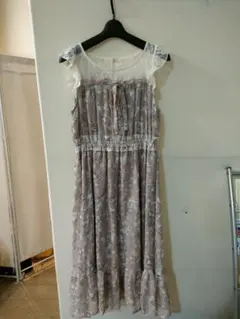 アクシーズファム ノースリーブ フローラルプリント ワンピース