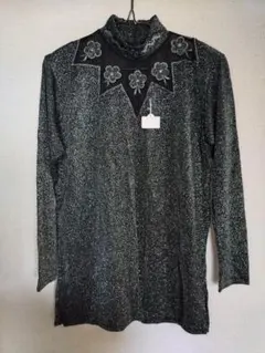 花柄刺繍タートルネック長袖トップス