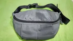 未使用 ユニクロ ウエストバッグ ウエストポーチ ダークグレー 高耐久 良品のサムネイル