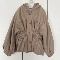 titivate フーディペプラムジャケット　ベージュ　M