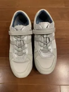 fitfit スニーカー シルバー系　24cmのサムネイル