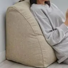 収納できる便利な三角クッションカバー　ベージュ