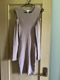 H&M ニットワンピース ピンク 長袖 オープンショルダー Mのサムネイル