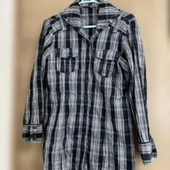 長袖黒白チェックシャツ