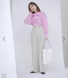 VIS 洗える・防シワ リボンボウタイパールボタンバンドカラーシャツのサムネイル
