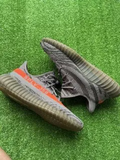 adidas YEEZY BOOST 350 V2 Belugaのサムネイル