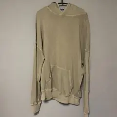 ベージュ パーカー