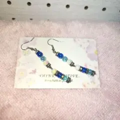 青と白のビーズ ダングルピアス