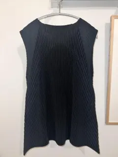 極美品 HOMME PLISSE プリーツVネックベスト HP55JE010 3 極美品 HOMME PLISSE プリーツVネックベスト HP55JE010 3 極美品 HOMME