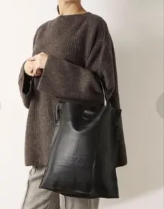 【極美品】Beau're カウレザー ワンハンドル トート　黒のサムネイル