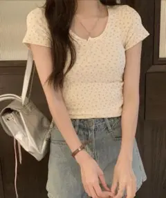 小花柄 半袖Tシャツ クリーム色