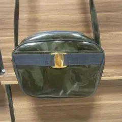 サルヴァトーレフェラガモ　ショルダーバッグ　ヴァラリボン