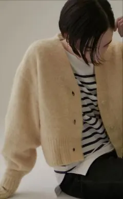 SALON adam et rope' クリアボタンVネックシャギーカーディガン