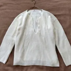 【アー・ヴェ・ヴェ】 美品 Mサイズ ニットセーター リブ編み シンプル