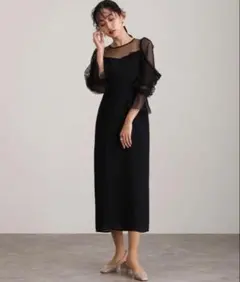 ブラックシースドレス フリル袖