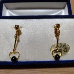 金メッキ ハート型 黒色石 クリップ式イヤリング