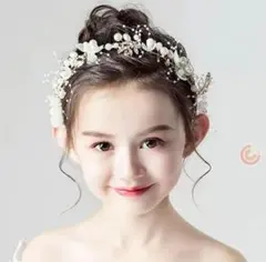 カチューシャ　パール　ビーズ　ヘアアクセサリー