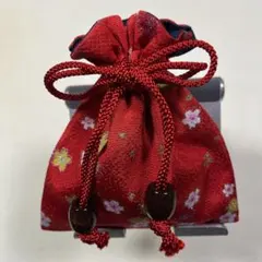 赤い巾着ポーチ　縮緬桜柄