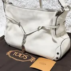 極美品✨TODS タイムレス　チャーム　本革　シルバー 極美品✨TODS タイムレス チャーム 本革 シルバー - メルカリ