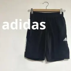 ☆アディダスadidas ブラックハーフパンツ140