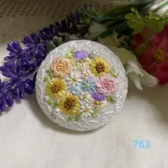 ハンドメイドくるみボタン刺繍ブローチ♡色とりどりのお花のブーケ（向日葵）