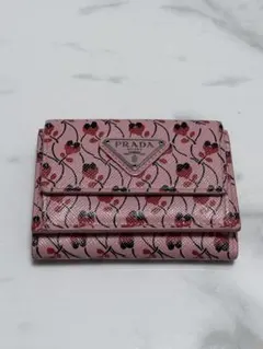 PRADA 三つ折財布