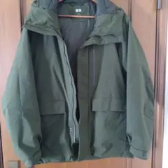 ユニクロ　ハイブリッドダウンジャケット