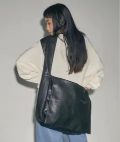 FEKETE ブラックレザーショルダーバッグ