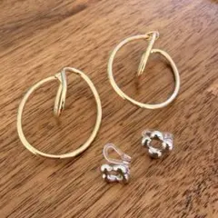 ゴールド　フープイヤリング　シルバー　フラワーノンホールピアス　2点セット