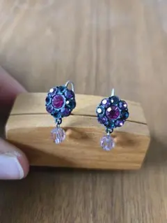 花形ピアス 青紫色とピンクのストーン