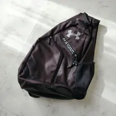 美品　UNDER ARMOUR ワンショルダーバッグ Y2K テック系 スリング