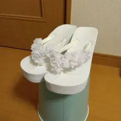 ホワイトフラワーウェッジサンダル