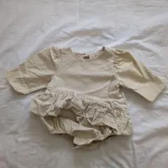 monbebe ベージュ フリルロンパース 長袖