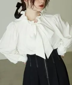 ボウタイブラウス