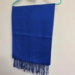 UNIQLO 鮮やかなブルーのストール フリンジ付き