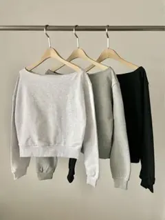 スウェットオフショルダートップス　ホワイト　韓国ファッション　細見え