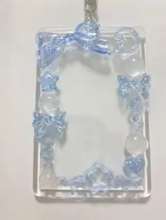 トレカキーホルダー　レジンデコ　トレカケース　水色　青　クリア　ラメ　推し活