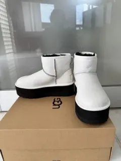UGG クラシック ミニ プラットフォーム 厚底ブーツ ホワイトレザー 22cm