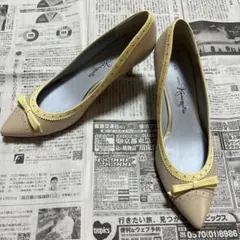銀座かねまつ　ベージュとイエローのリボン付きパンプス