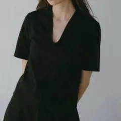 ETRE TOKYO プランジングネックTee 定価12,100円のサムネイル
