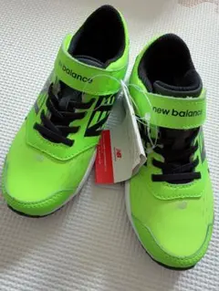 新品未使用new balance 蛍光グリーンスニーカー17cmネオンカラー黄緑