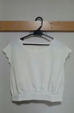 セシール　IMAGE ハートネックシャツ ホワイト系Mのサムネイル
