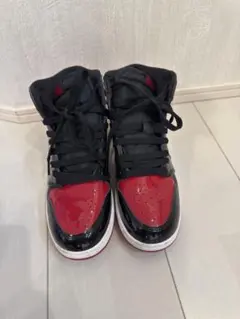 赤黒ハイカットバスケットシューズ