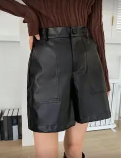 レザーショートパンツ
