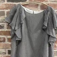 ストロベリーフィールズ　ギンガムチェック フリル袖ブラウス　ノースリーブ