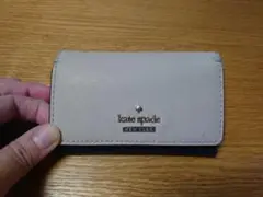 kate spade 二つ折りキーケース ベージュ/ネイビー